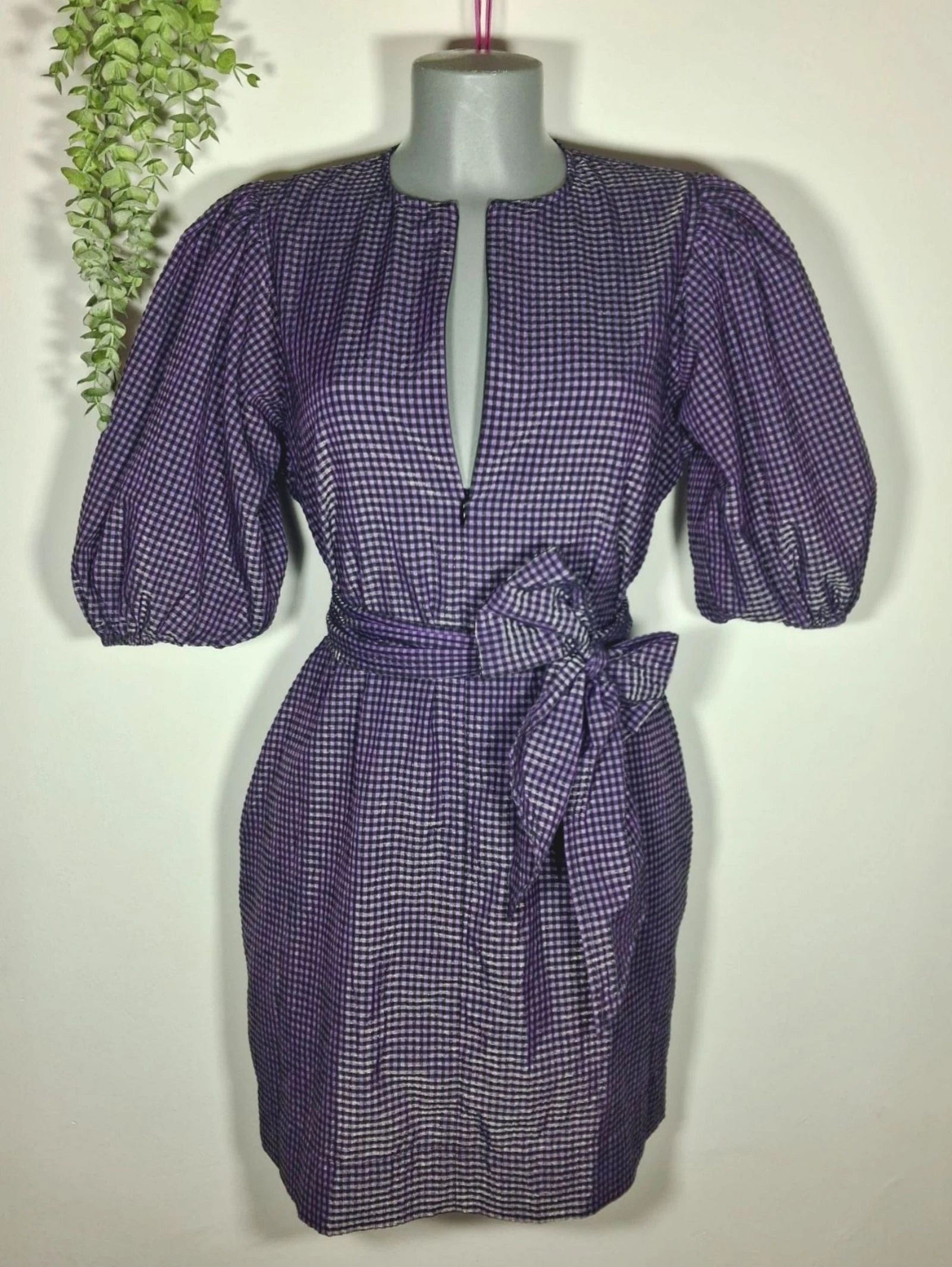 Vestido GANNI vichy morado con brillo sutil, mangas abullonadas T34 – photo 2
